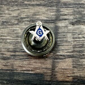 Vintage Masonic Lapel Pin – Square & Compasses with “G” (Gold Tone)
